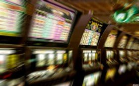 mafia88 roulette table interface showing live wheel spin and betting layout